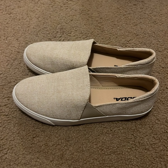 Burlap Soda Slip-ons Sz 8.5 - NWOT - Picture 2 of 3